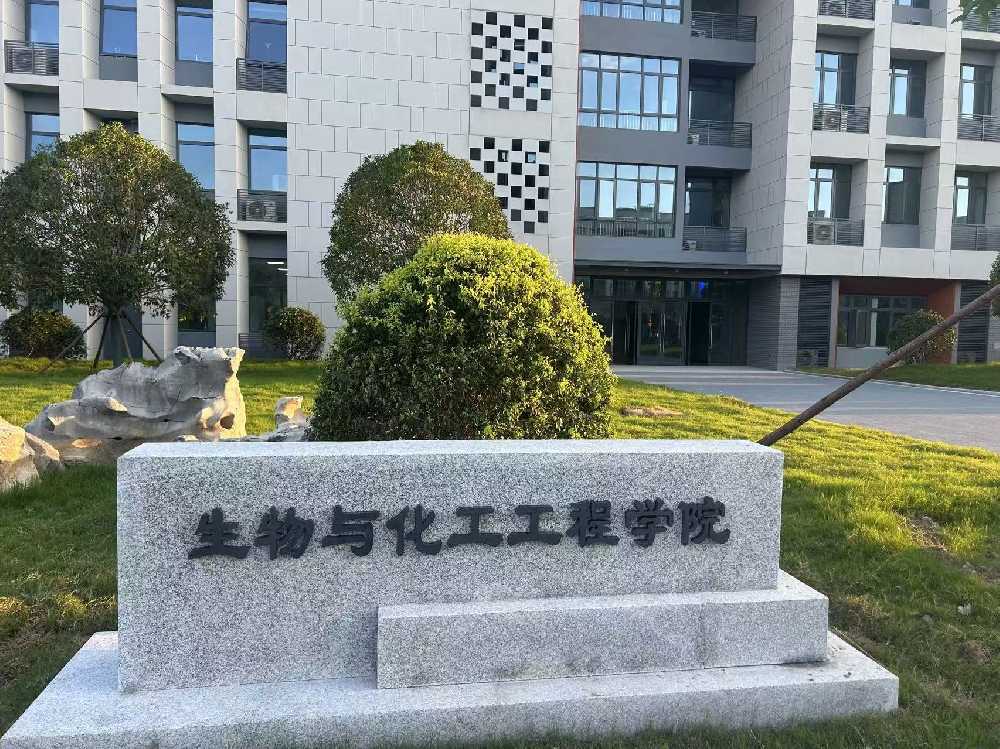 蒲城县扬州职业大学体育场高杆灯项目